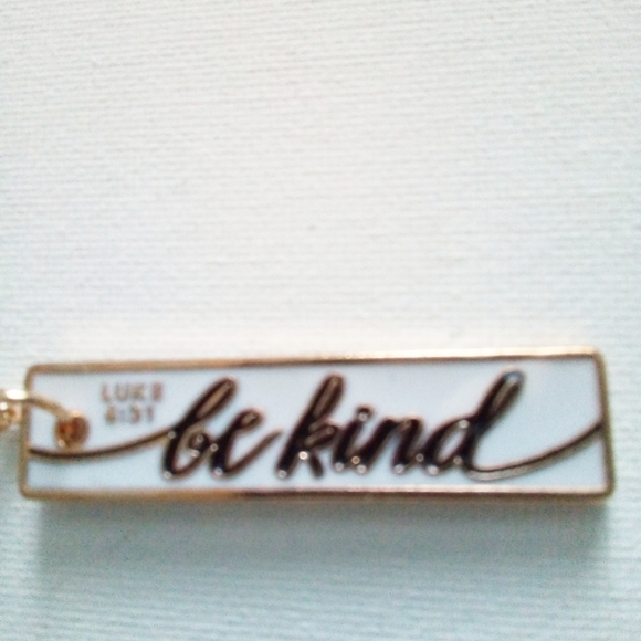 BE KIND  White & Gold Neclace - Picture 2 of 4